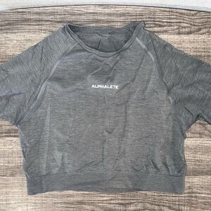 Alphalete AMPLIFY Short Sleeve Crop Top